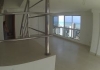 Escadaria e sala para 2 amplos ambientes com vista panorâmica