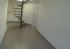 Sala 2 ambientes com escada de acesso cobertura