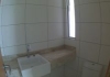 Banheiros com acabamento em Mármore Travertino